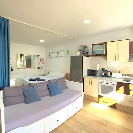 Azure Studi With Large Terrace & Full Kitchen Center By Namaste Elite Apartman Torremolinos