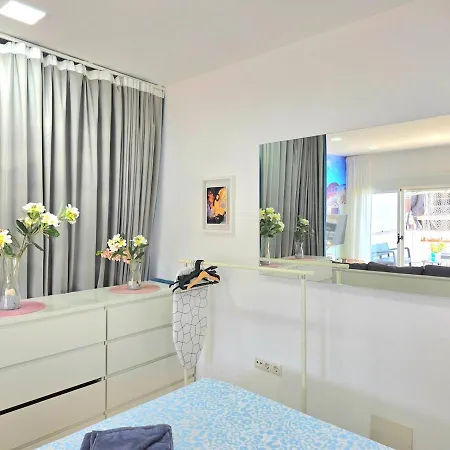 Azure Studi With Large Terrace & Full Kitchen Center By Namaste Elite *