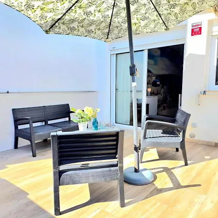 Azure Studi With Large Terrace & Full Kitchen Center By Namaste Elite Appartement