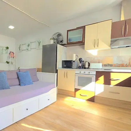 Azure Studi With Large Terrace & Full Kitchen Center By Namaste Elite * Torremolinos