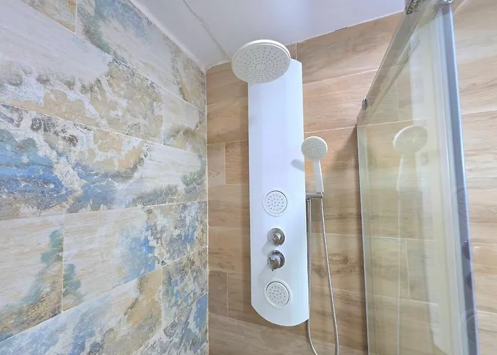 Azure Studi With Large Terrace & Full Kitchen Center By Namaste Elite Torremolinos