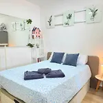 Апартаменти Azure Studi With Large Terrace & Full Kitchen Center By Namaste Elite