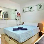 Azure Studi With Large Terrace & Full Kitchen Center By Namaste Elite *