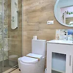 Апартаменти Azure Studi With Large Terrace & Full Kitchen Center By Namaste Elite *