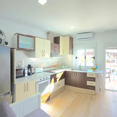 Azure Studi With Large Terrace & Full Kitchen Center By Namaste Elite Apartamento Torremolinos