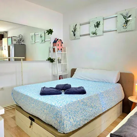 Azure Studi With Large Terrace & Full Kitchen Center By Namaste Elite *