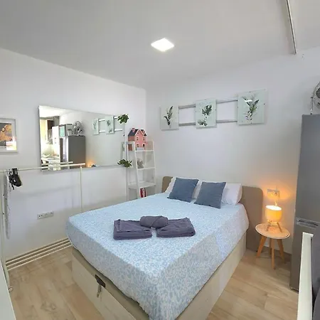 Azure Studi With Large Terrace & Full Kitchen Center By Namaste Elite * Torremolinos