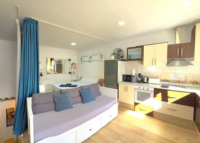 Azure Studi With Large Terrace & Full Kitchen Center By Namaste Elite Appartamento Torremolinos