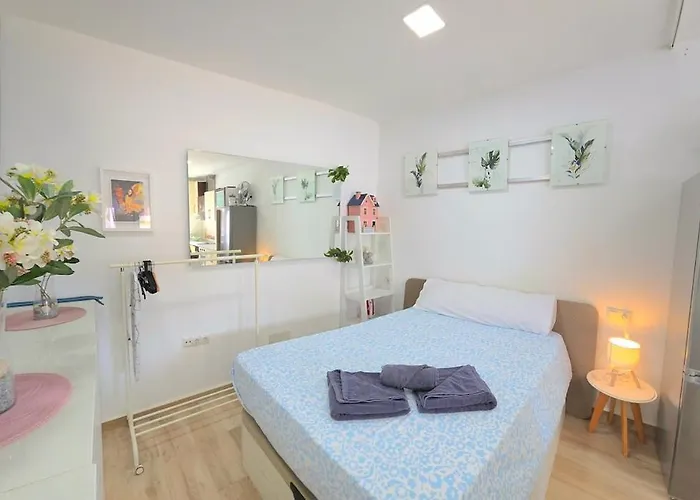 Azure Studi With Large Terrace & Full Kitchen Center By Namaste Elite *