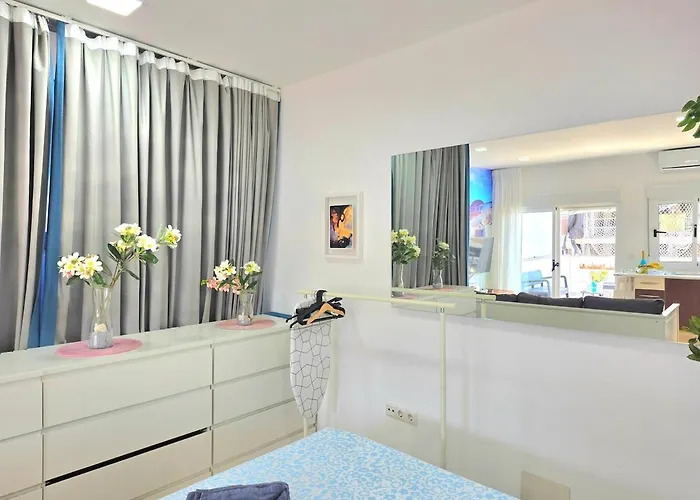 Azure Studi With Large Terrace & Full Kitchen Center By Namaste Elite *