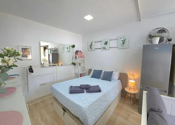 Azure Studi With Large Terrace & Full Kitchen Center By Namaste Elite * Torremolinos