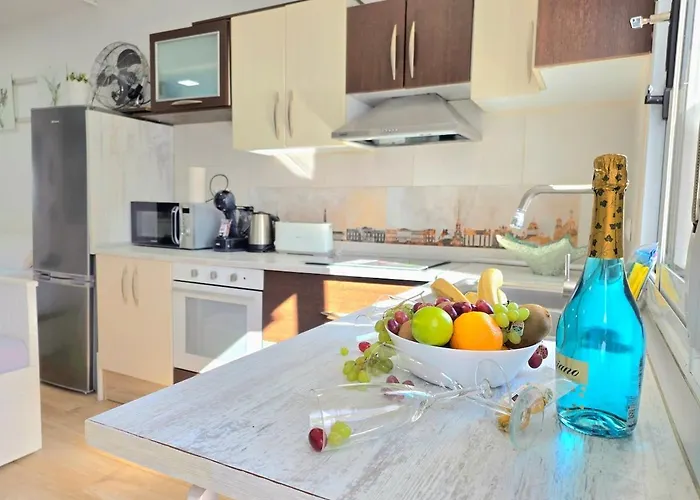 Azure Studi With Large Terrace & Full Kitchen Center By Namaste Elite Appartamento *