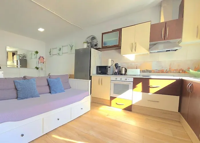 Azure Studi With Large Terrace & Full Kitchen Center By Namaste Elite * Torremolinos